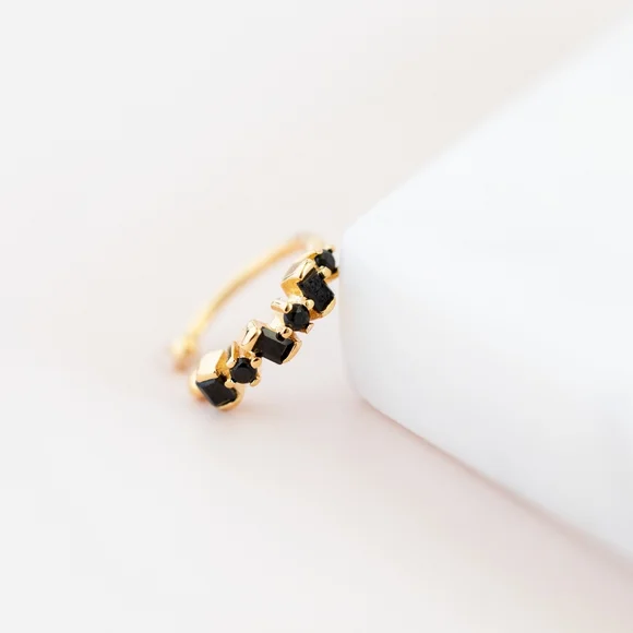 Black Stone Ear Cuff (S925) - Picture 3 of 8